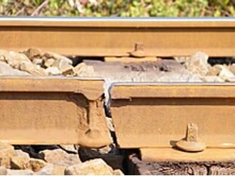 Cracked rail which lead to rupture of whole section