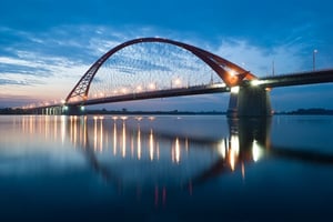Consideraciones de diseño para puentes en arco