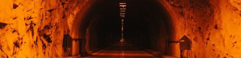 Tunel en condiciones geológicas complejas